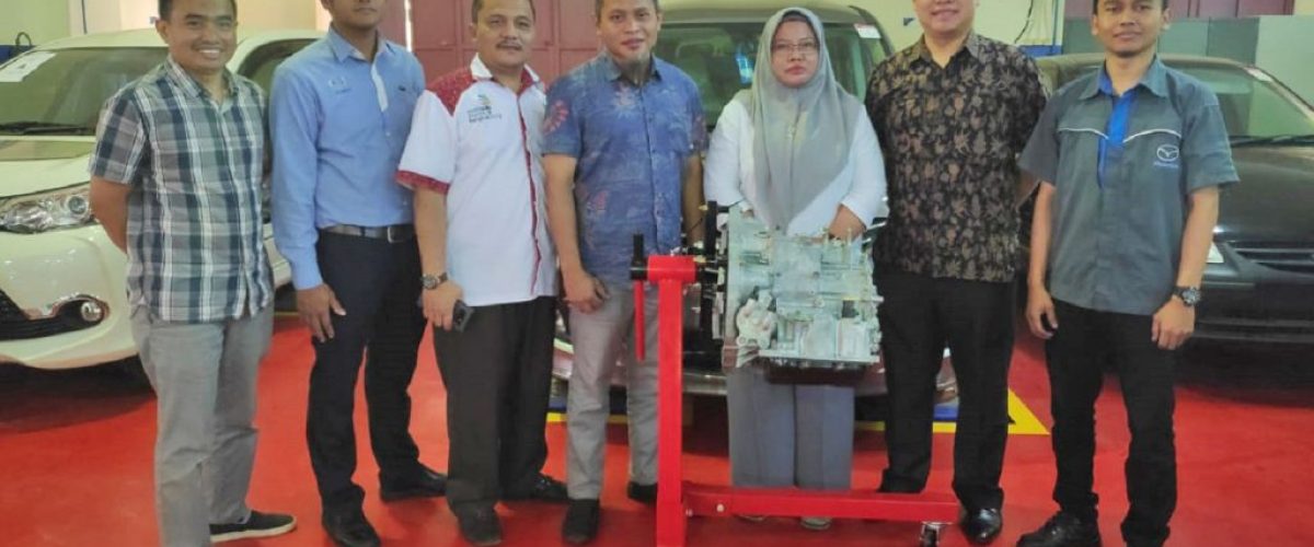 mazda-menyerahkan-mesin-transmisi-ke-bbplk-bandung