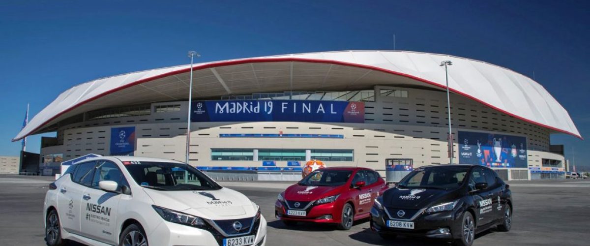 mobil-listrik-nissan-leaf
