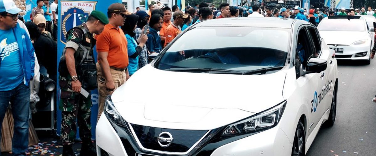 nissan-leaf-jakarta-langit-biru
