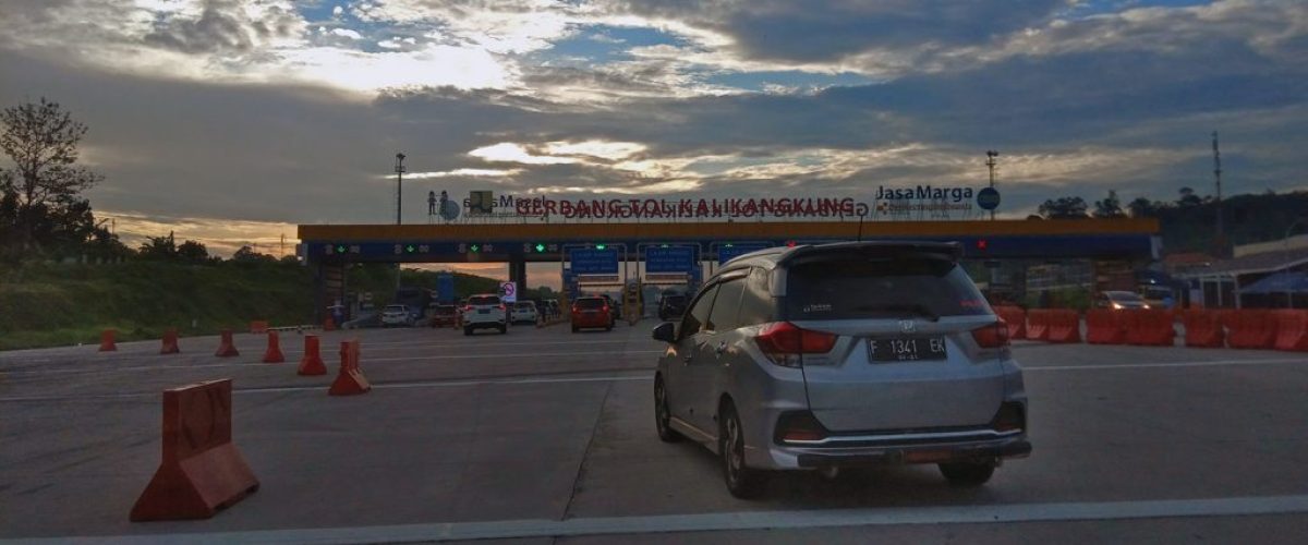gerbang-tol-kali-kangkung