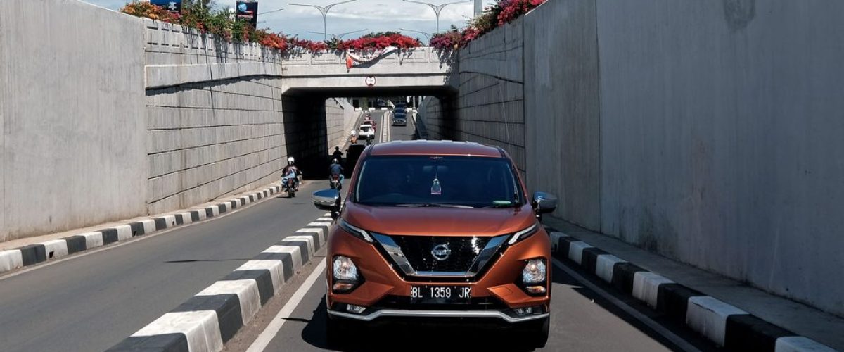 valentines-day-nissan-livina