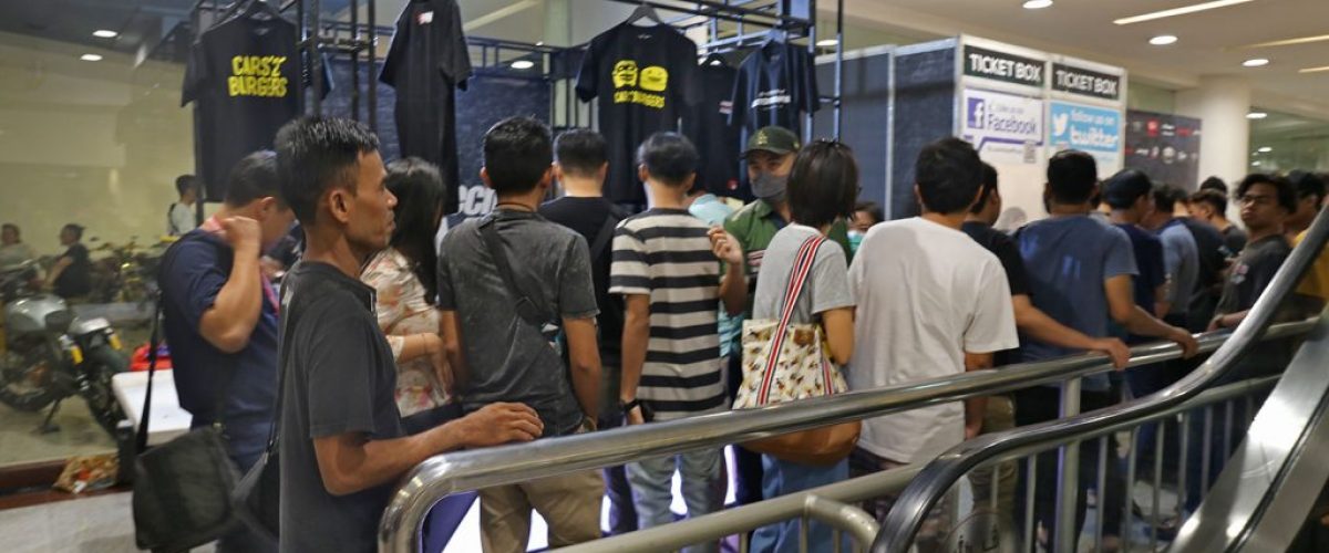 antrian-pengunjung-iam-mbtech-sby2020