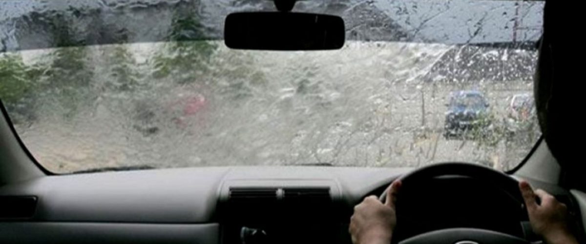 Daihatsu-Kasih-Tips-Berkendara-Aman-&-Nyaman-Ketika-Hujan