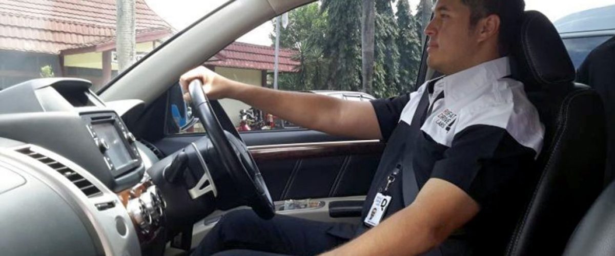 Tips-duduk-saat-berkendara-ala-Rifat-Sungkar