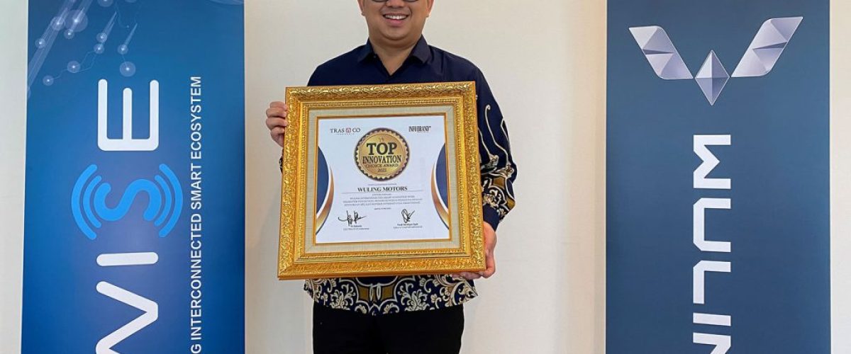 Brian-Gomgom,-Media-Relations-Wuling-Motors-menerima-penghargaan-Top-Innovation-Choice-Award-2021