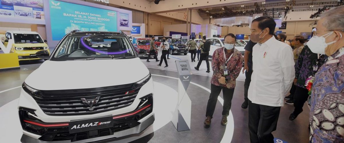 Presiden-Joko-Widodo,-mengunjungi-GIIAS-2021