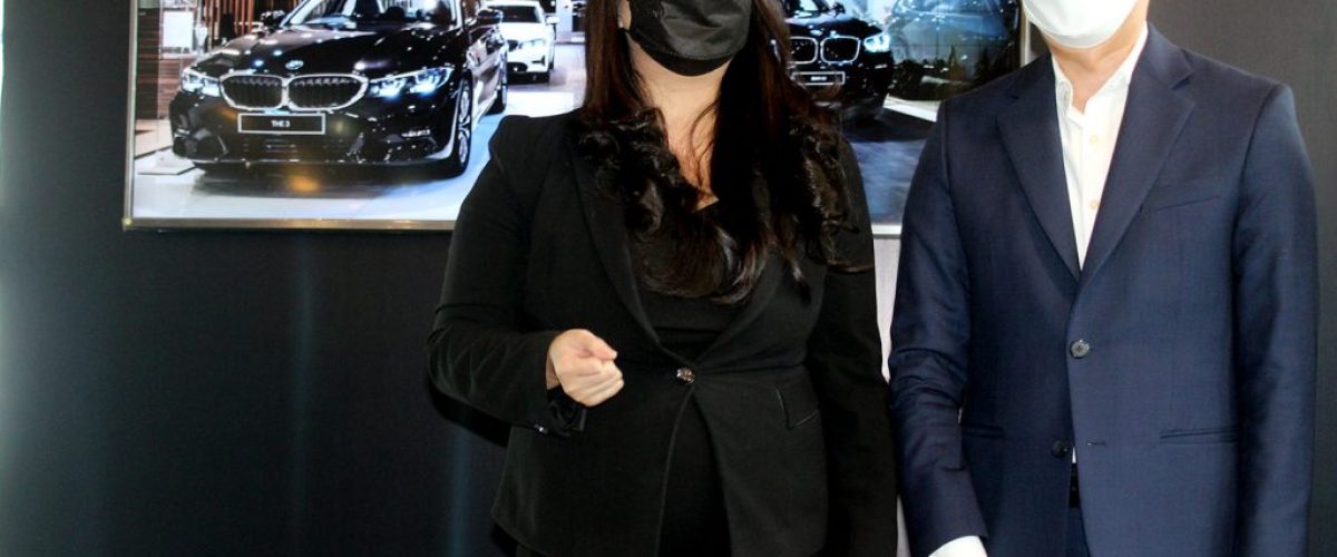 Jodie-O-Tania-BMW-Astra-Sunter