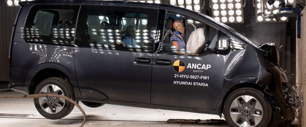 Test-Crash-Hyundai-Staria