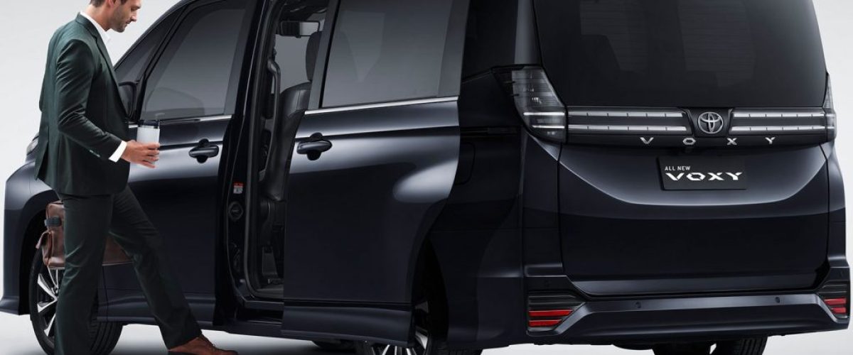 Toyota-Voxy-2022