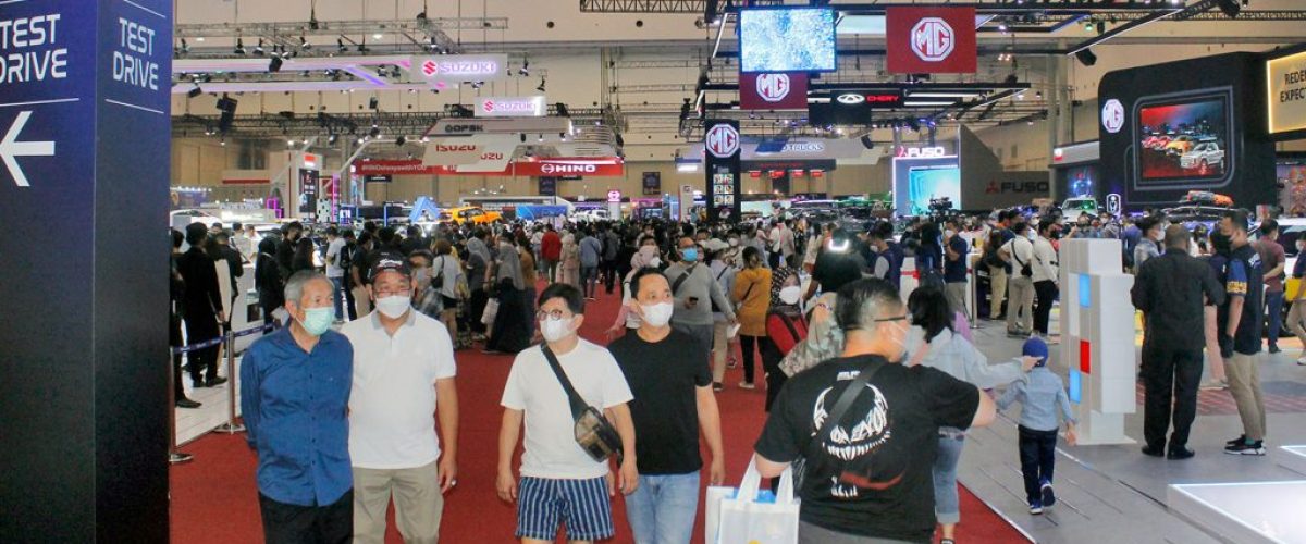 Suasana-pengunjung-GIIAS-2022