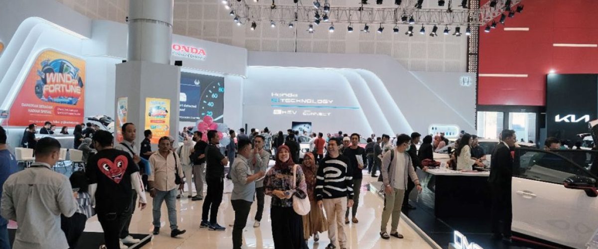 pengunjung-GIIAS-SBY-2023