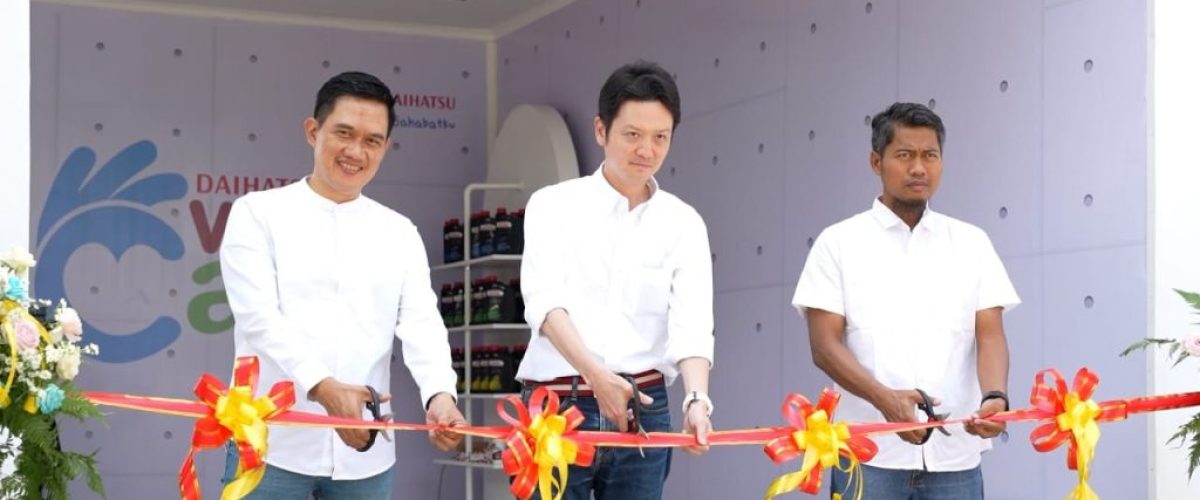 Seremoni peresmian Posko Siaga Daihatsu oleh perwakilan manajemen Daihatsu di Rest Area KM 72A Tol Cipularang pada 22 Desember 2023